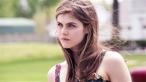 [110+] Alexandra Daddario Wallpapers